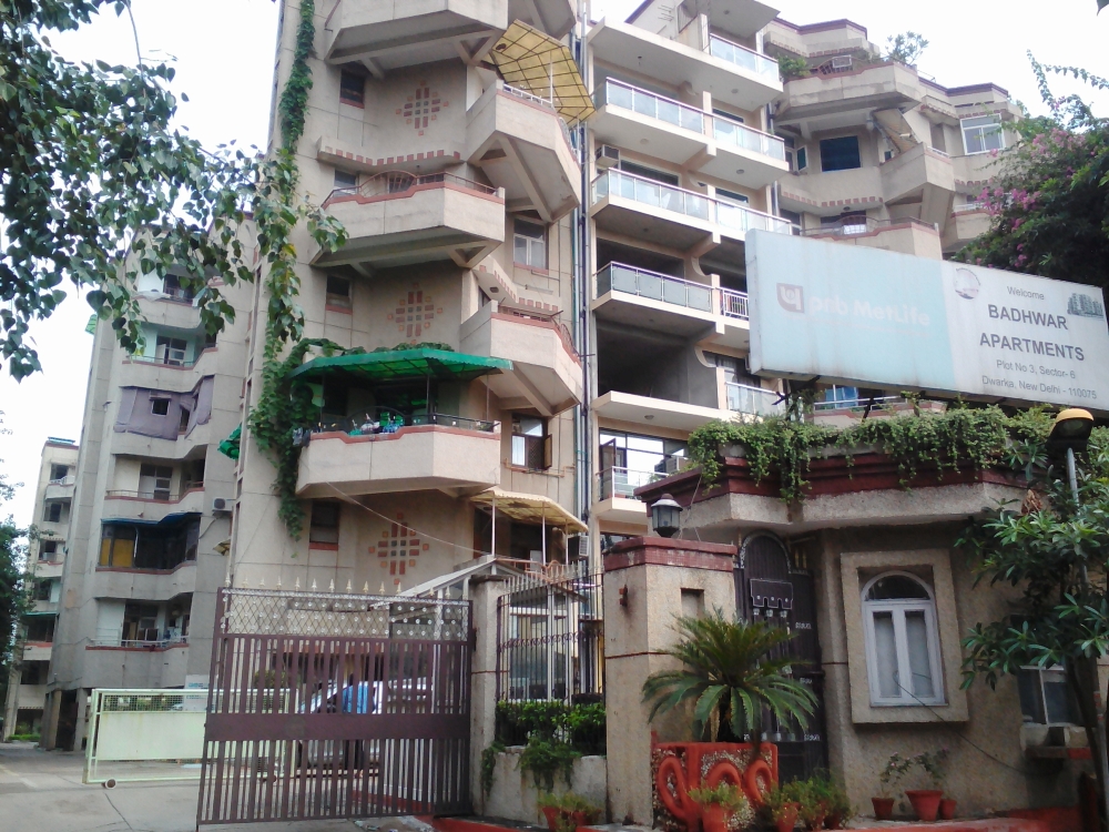 3 bhk flat for rent Badhwar Apartment